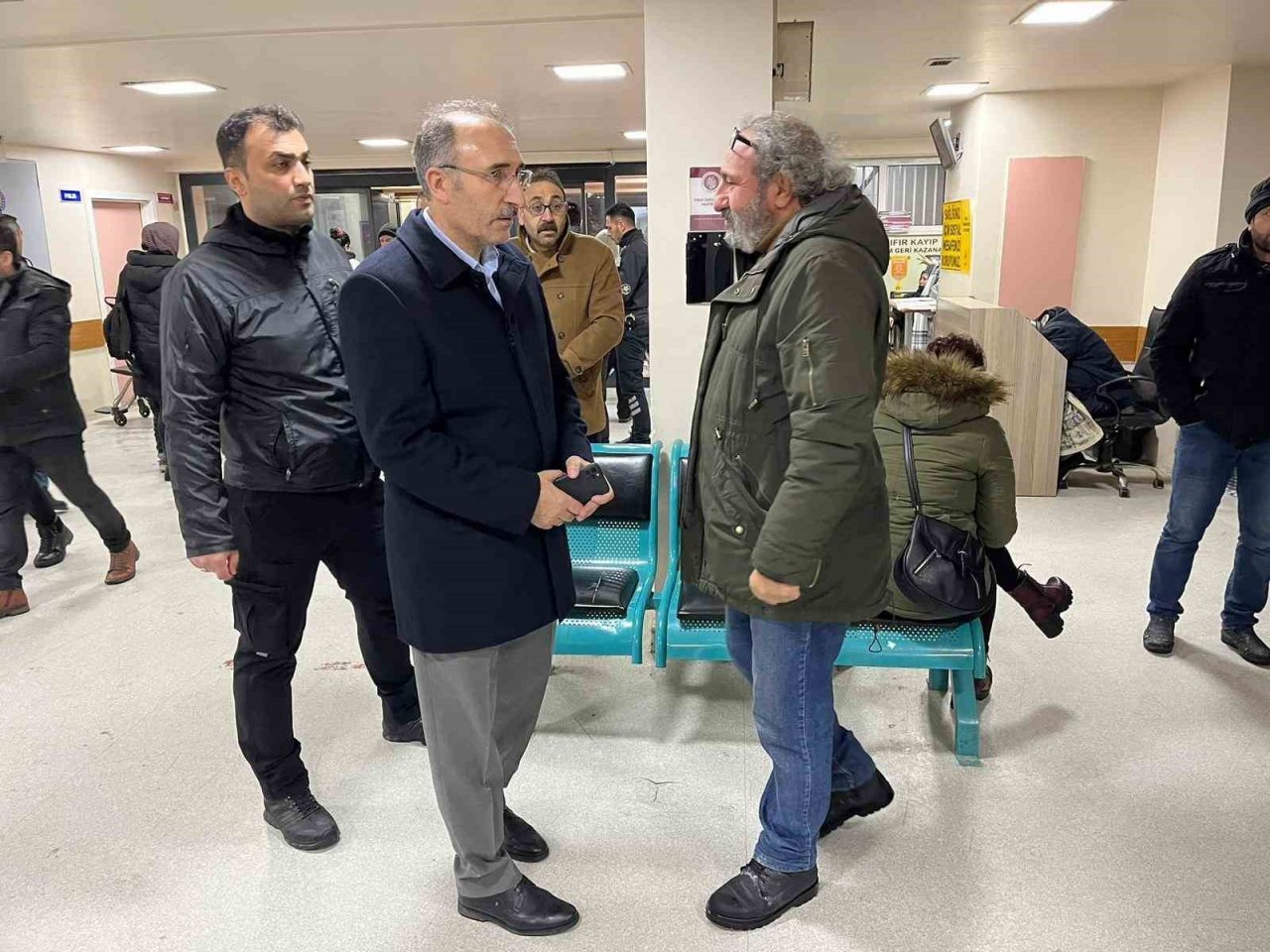 7.4’lük depremde Fırat Üniversitesi Hastanesinde sıva çatlakları oluştu