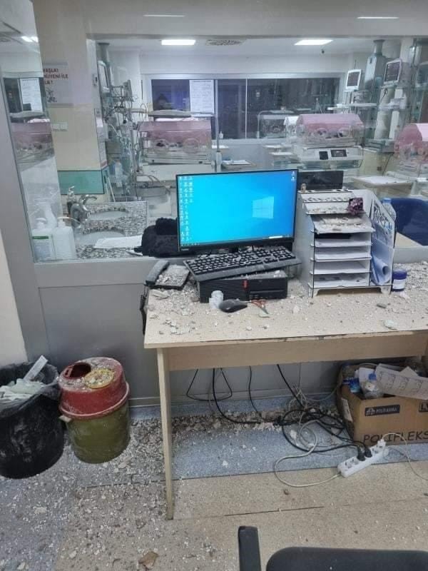 7.4’lük depremde Fırat Üniversitesi Hastanesinde sıva çatlakları oluştu