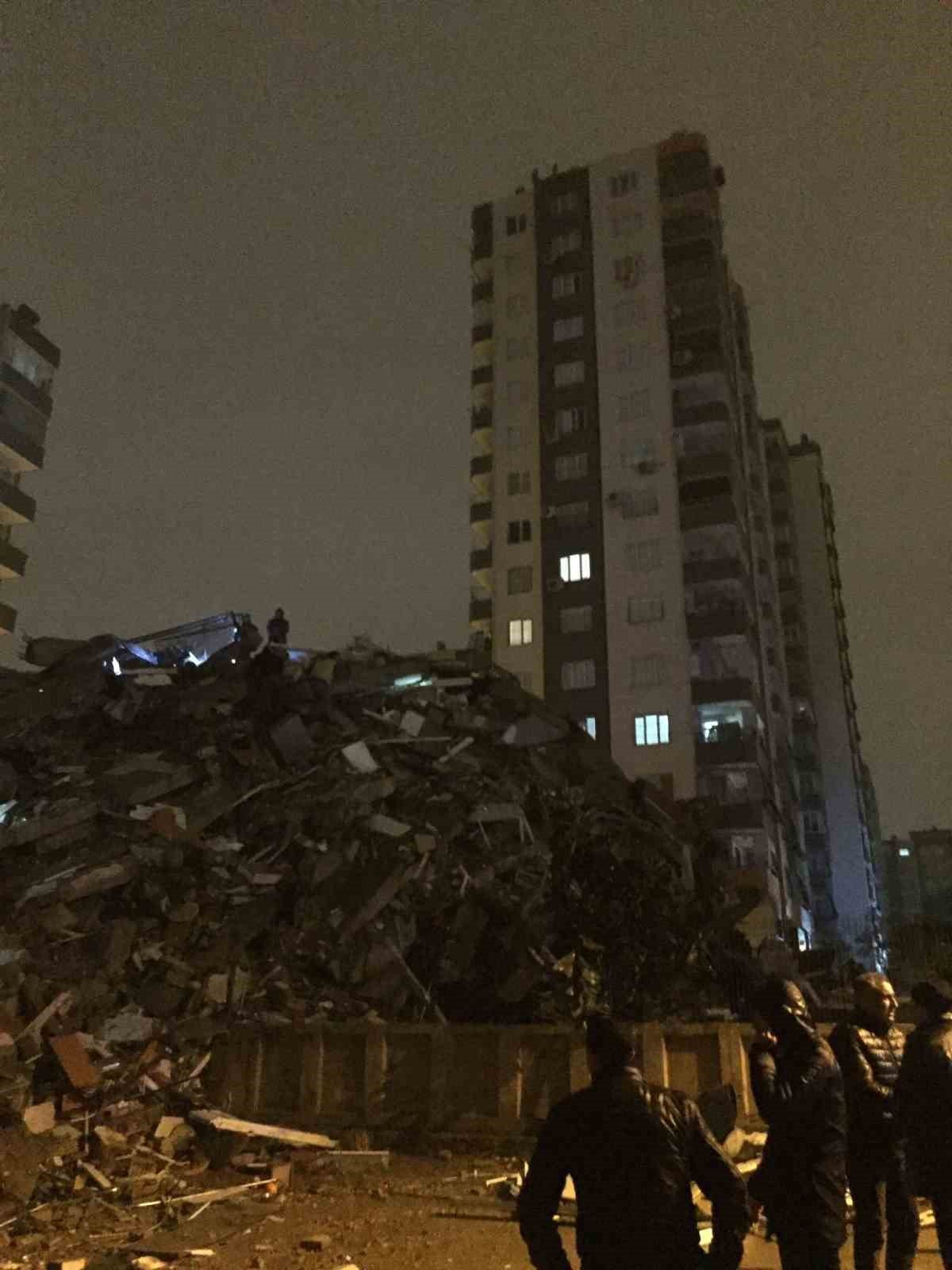 Adana’da 14 katlı bina çöktü