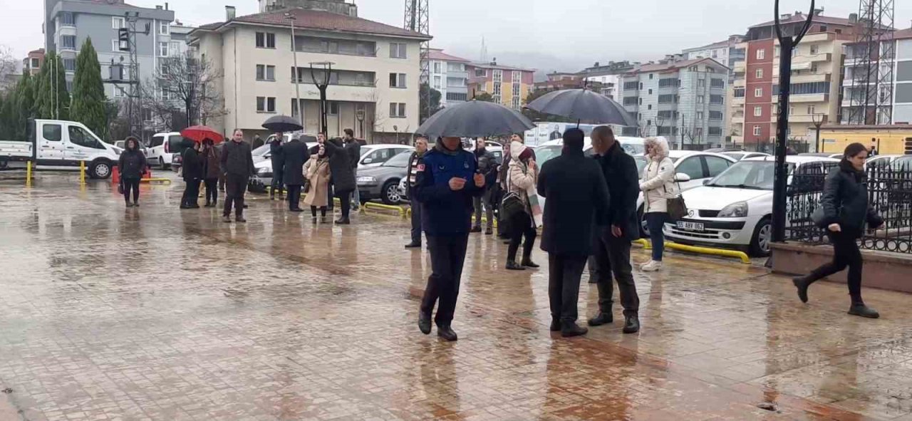 Belediyede deprem paniği