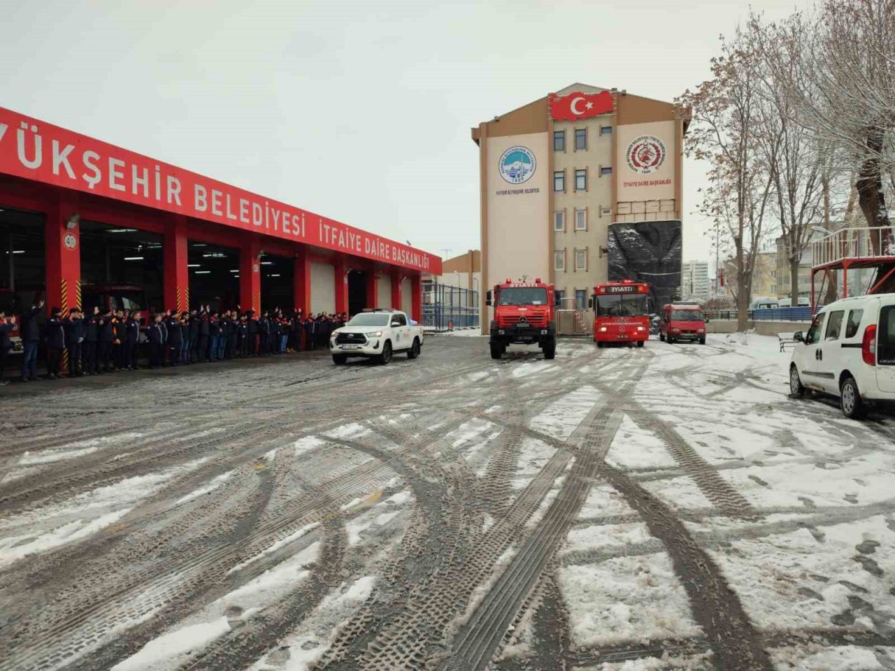 Başkan Büyükkılıç: “25 araç ve 34 personel, deprem bölgesine yola çıktı”