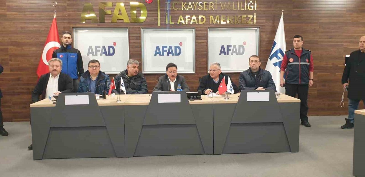 Başkan Büyükkılıç, Vali Çiçek başkanlığında Deprem Kriz Masası’na katıldı