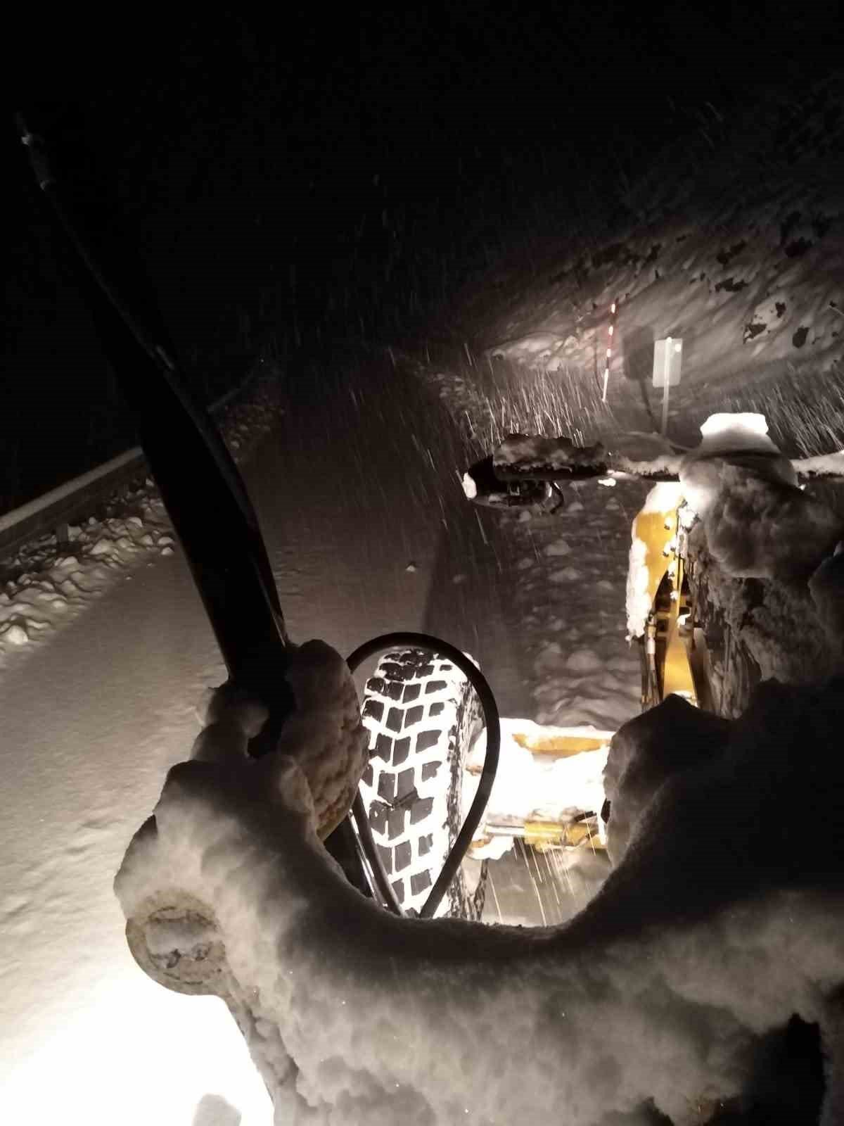 Büyükşehir, 110 mahalle yolunu ulaşıma açtı