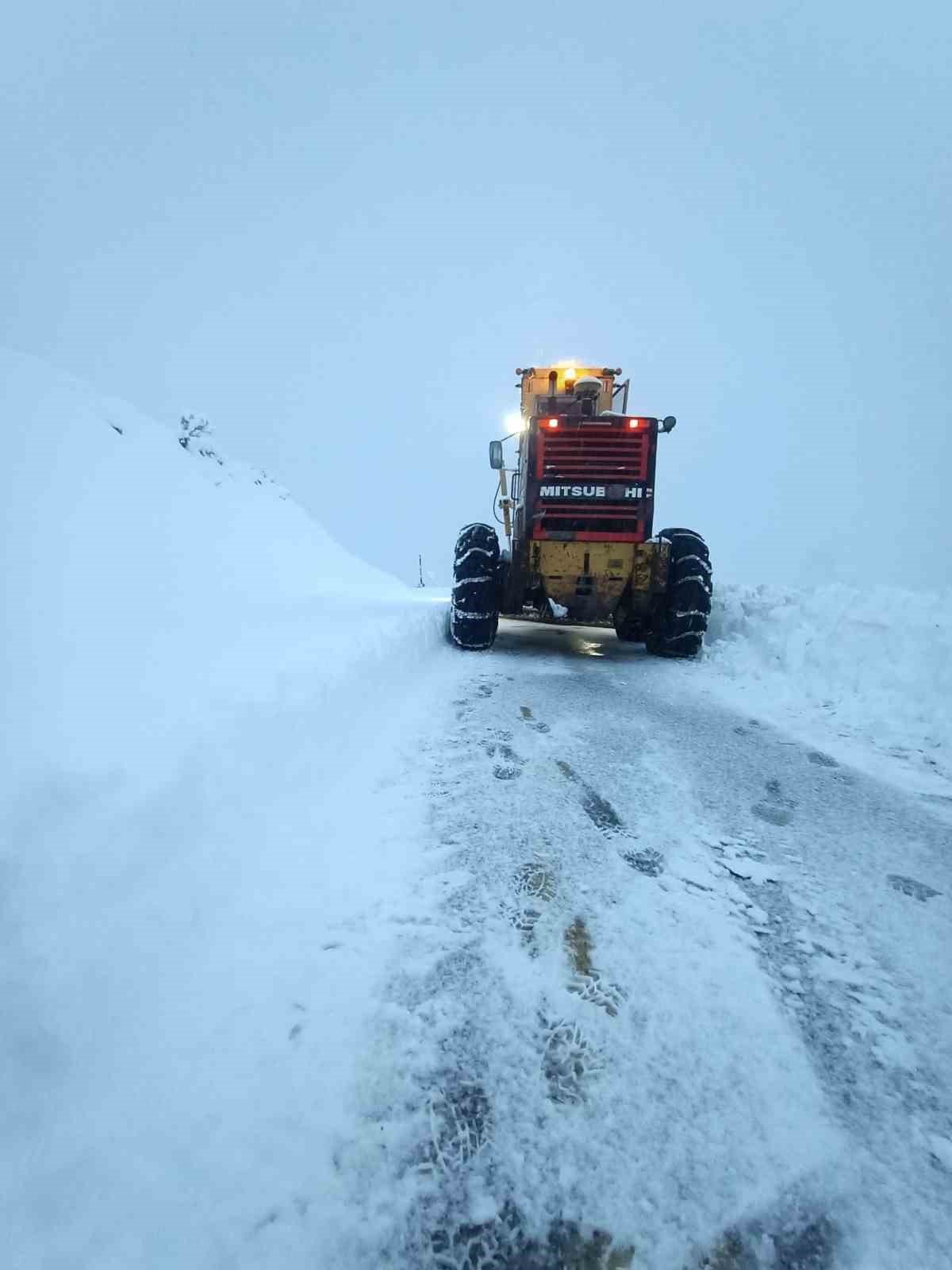 Büyükşehir, 110 mahalle yolunu ulaşıma açtı