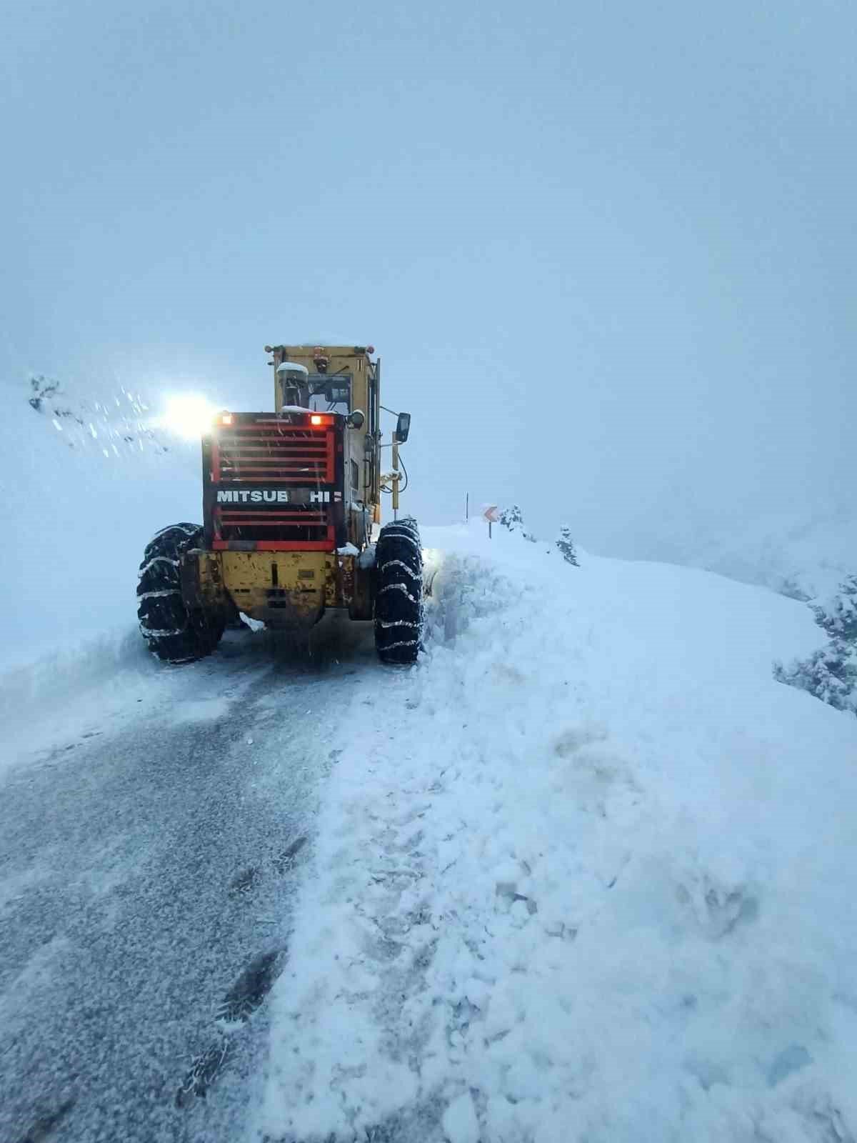 Büyükşehir, 110 mahalle yolunu ulaşıma açtı