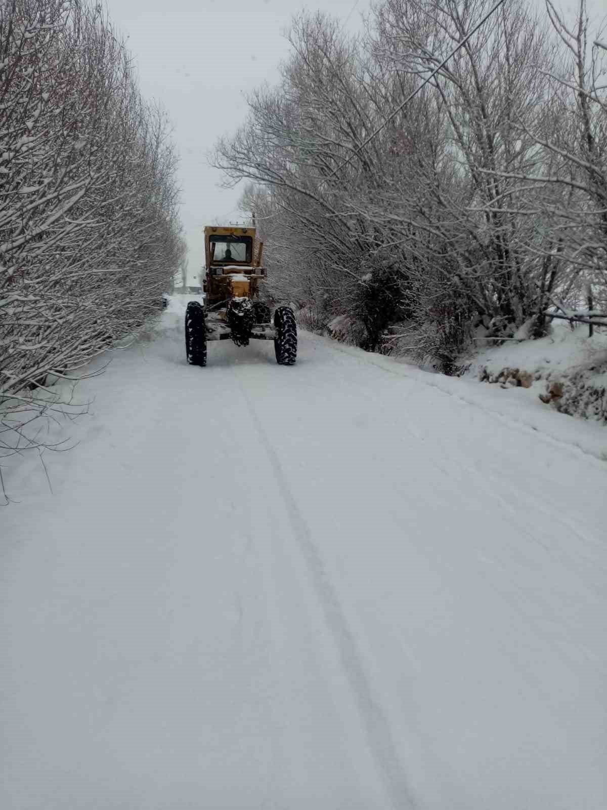 Büyükşehir, 110 mahalle yolunu ulaşıma açtı