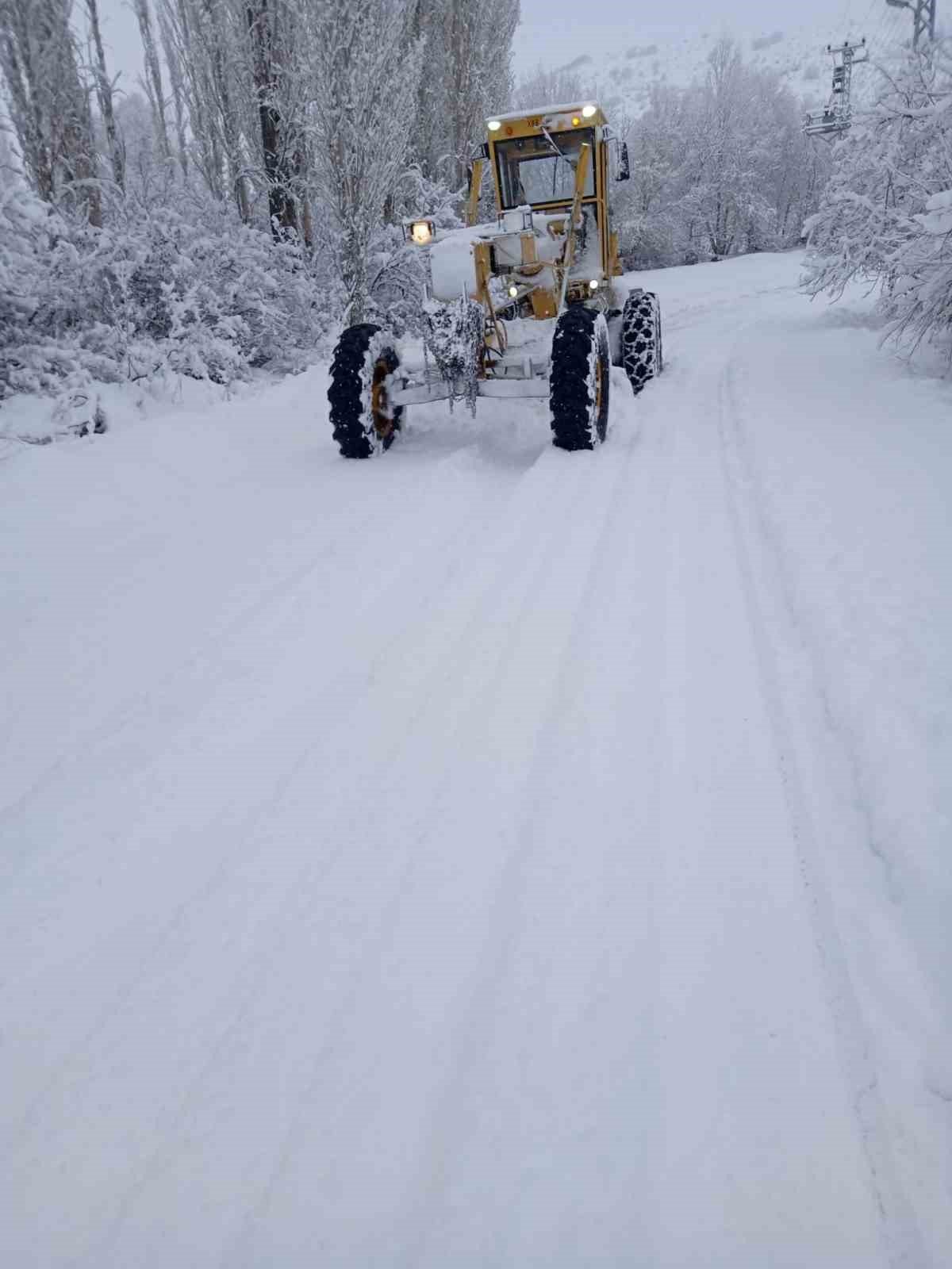 Büyükşehir, 110 mahalle yolunu ulaşıma açtı