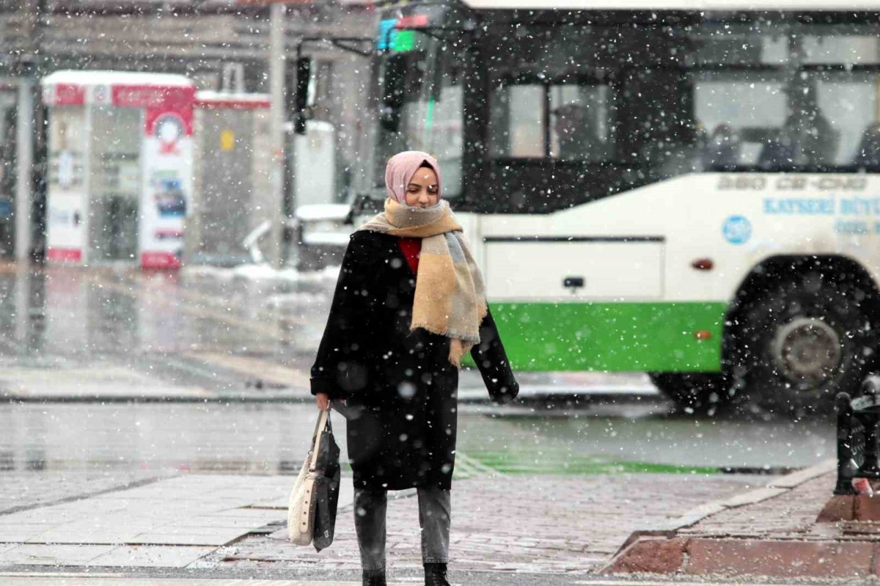 Kayseri beyaza büründü