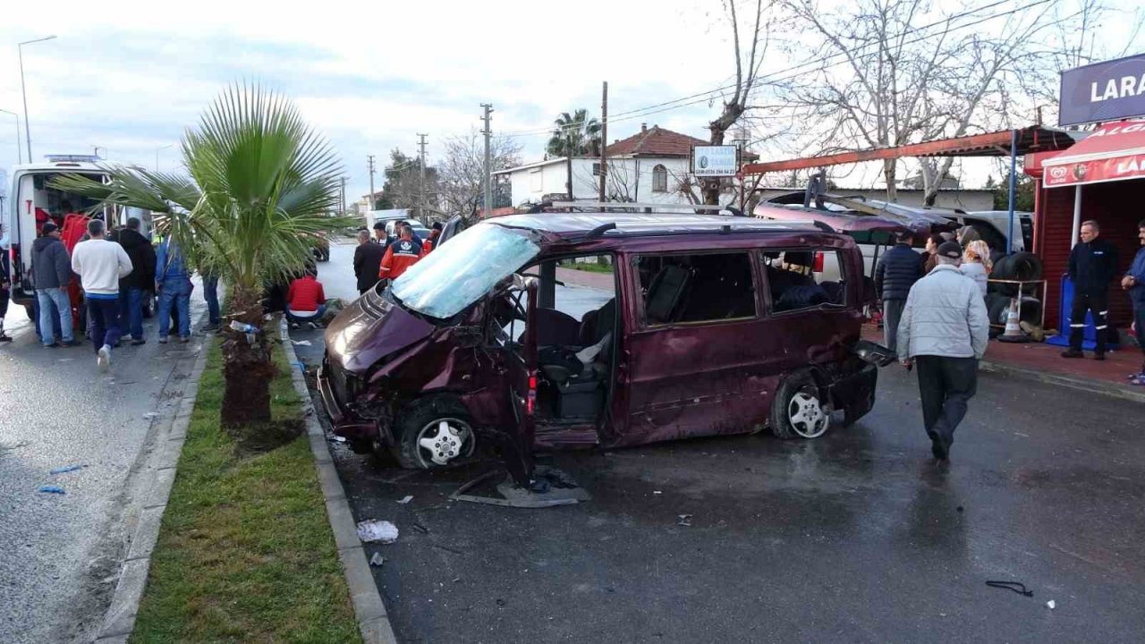 Depremzedelere yardıma giden itfaiye aracı, Manavgat’ta kaza yaptı: 1 ölü, 3 yaralı