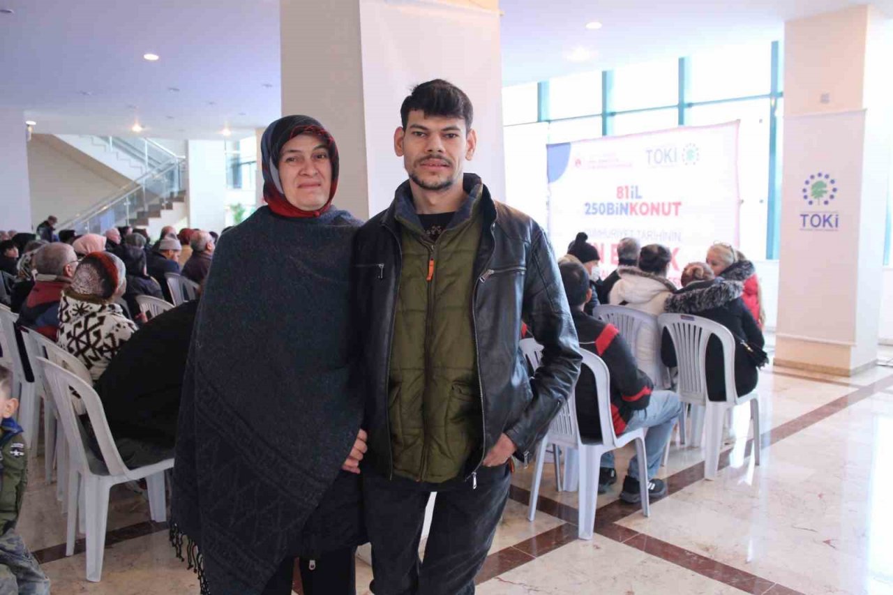 İzmir’de TOKİ kurası