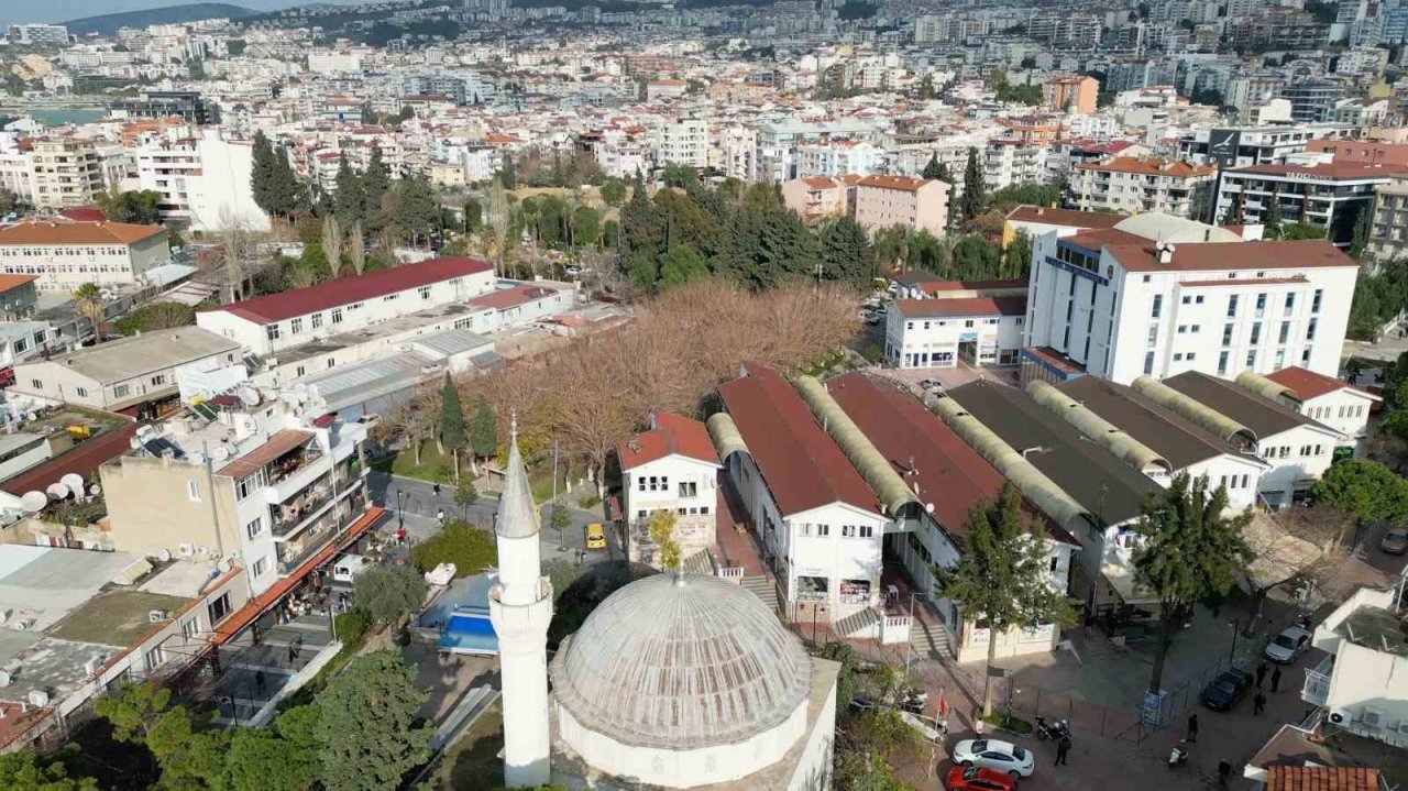 Kuşadası Belediyesi’nden kent meydanı açıklaması