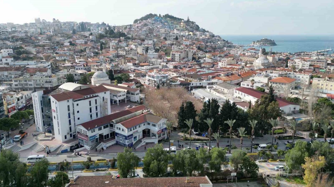 Kuşadası Belediyesi’nden kent meydanı açıklaması