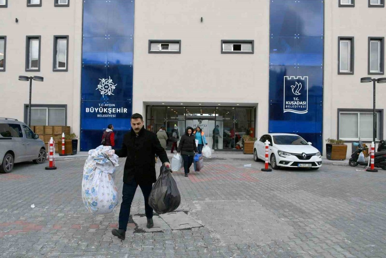 Başkan Günel’in çağrısı ile Kuşadası depremzedeler için tek yürek oldu