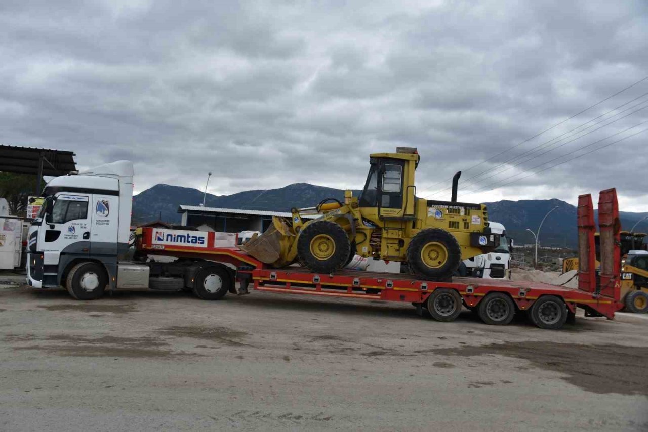 Yunusemre ve Şehzadeler’den deprem bölgesine yardım
