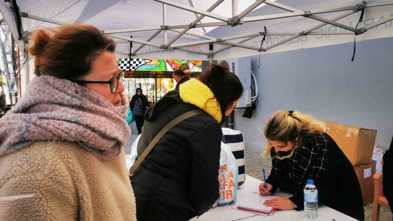 Marmarisliler depremzedelere yardım için seferber oldu