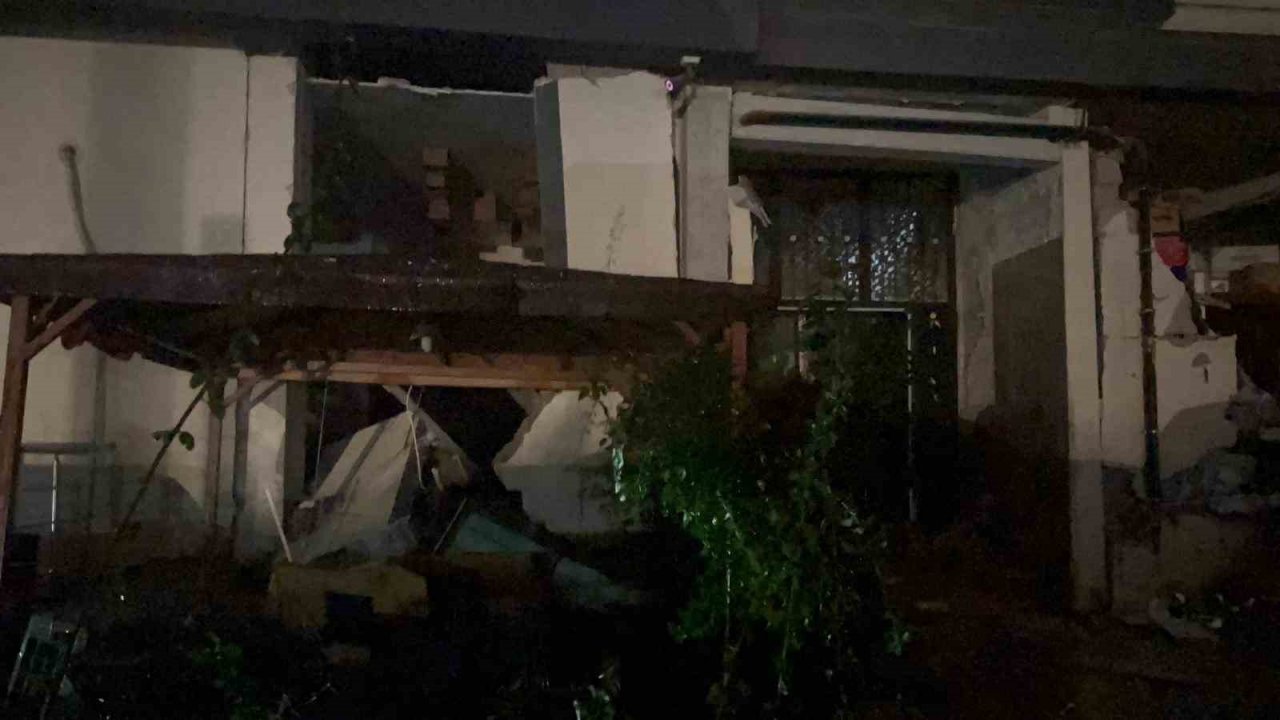 Hatay’da çöken binalarda kurtarma çalışmaları sürüyor