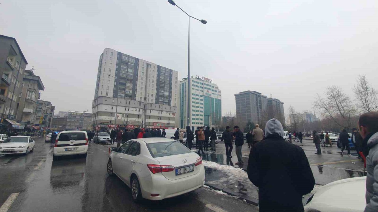 Kayseri’de büyük deprem paniği