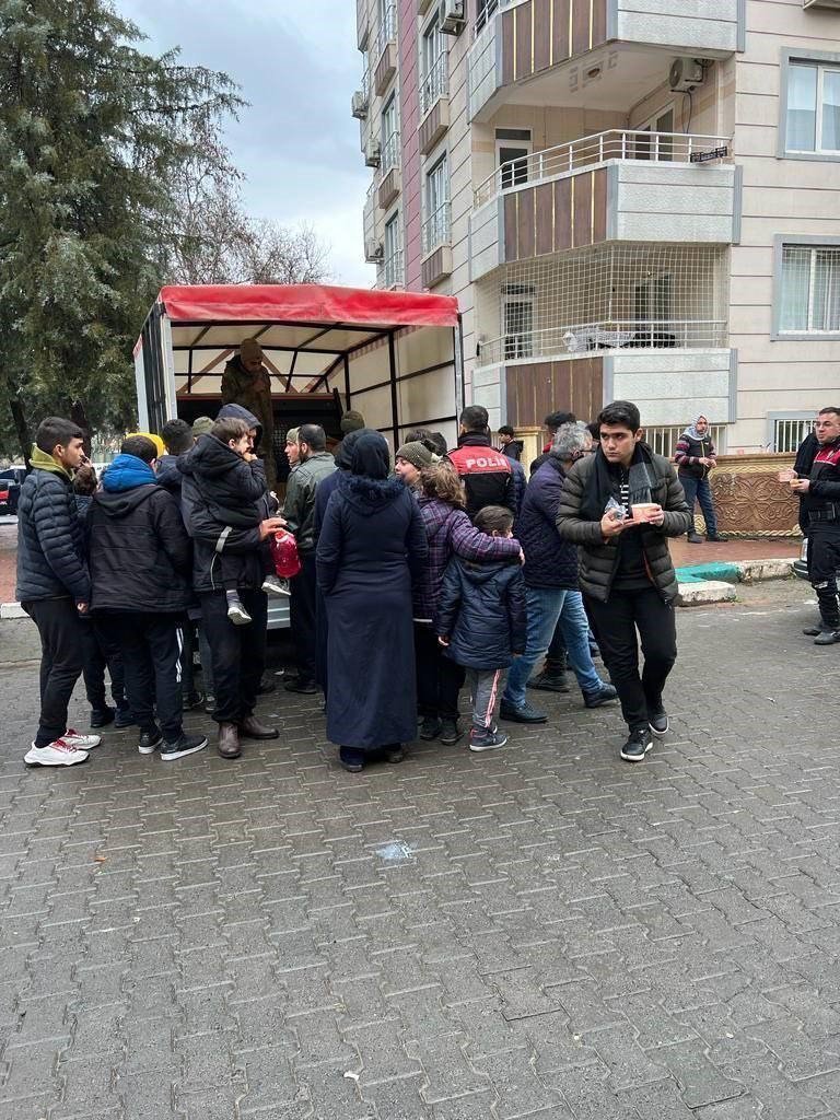 Mehmetçik’ten Malatya’da depremzedelere sıcak yemek desteği