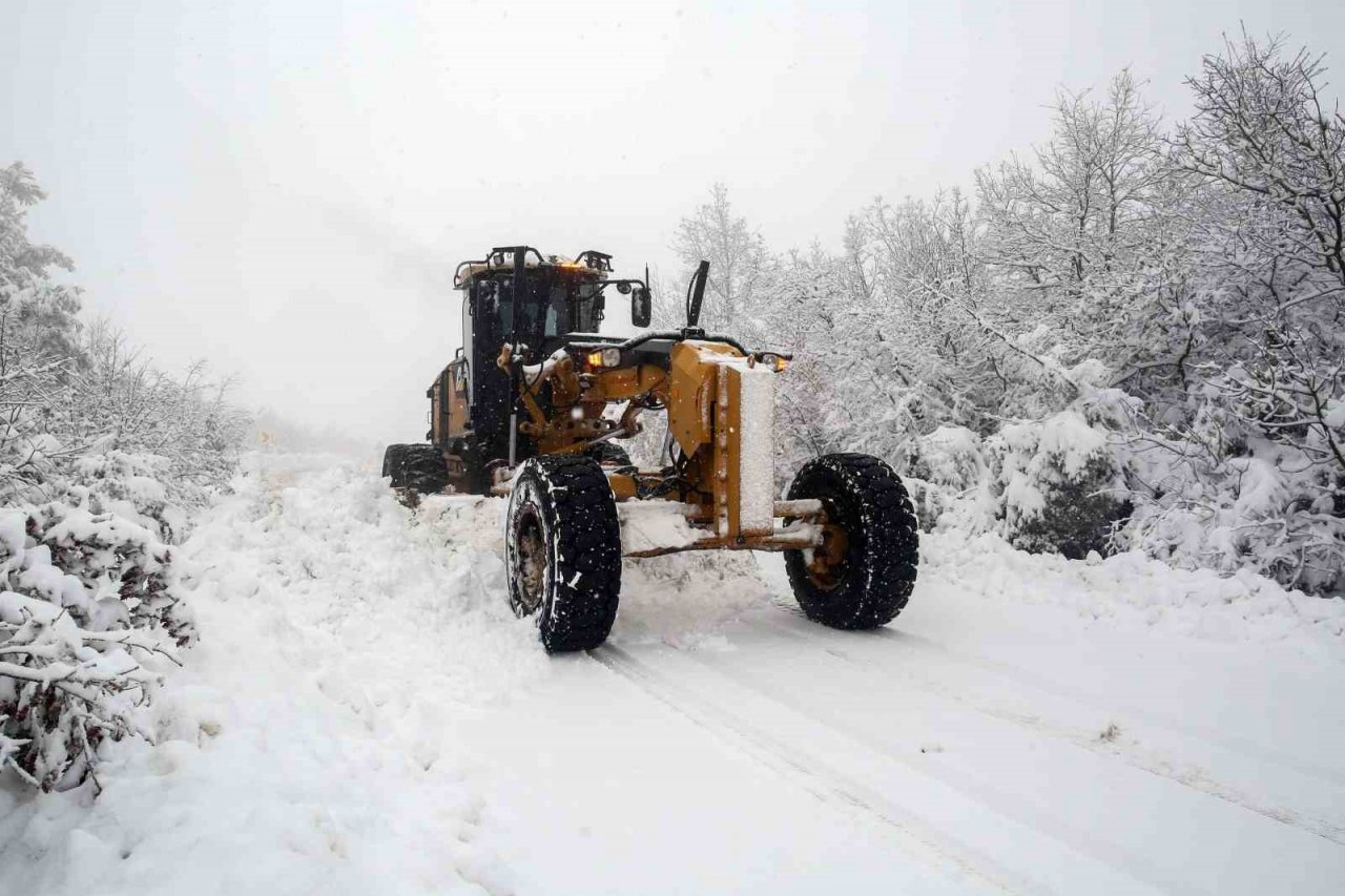 Nilüfer’de karla mücadele ekipleri görev başında