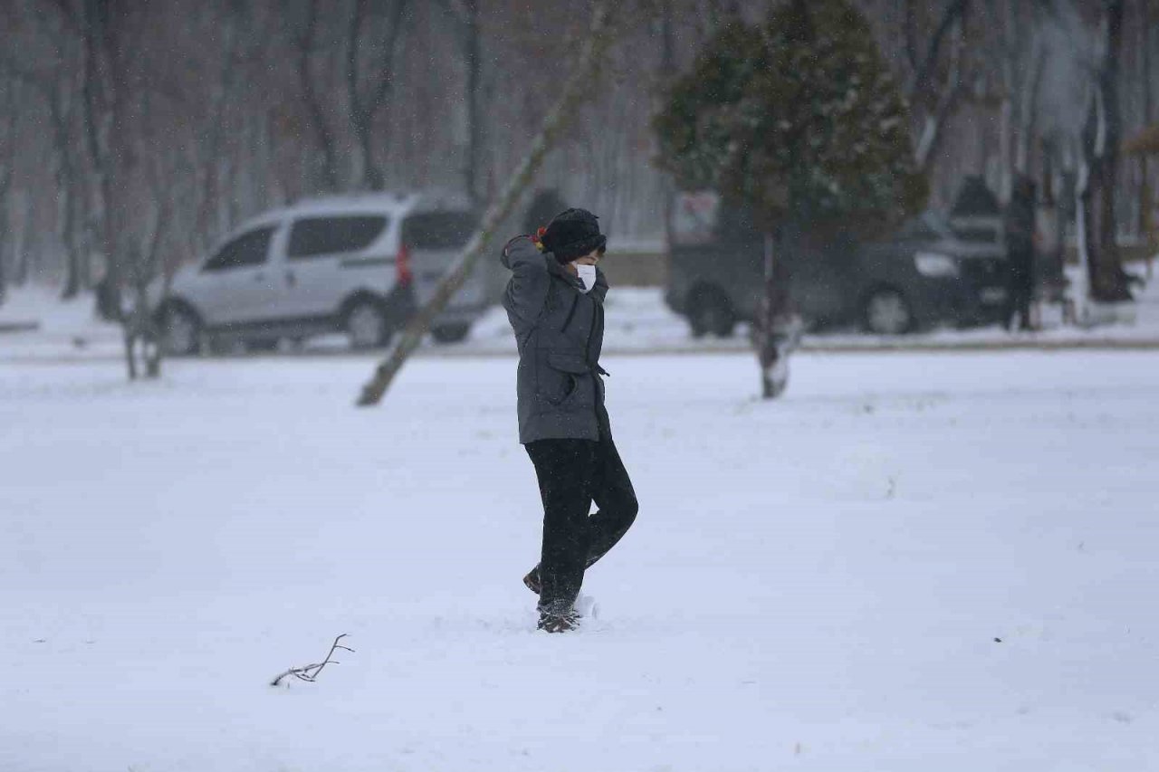 Yılın ilk kar yağışı