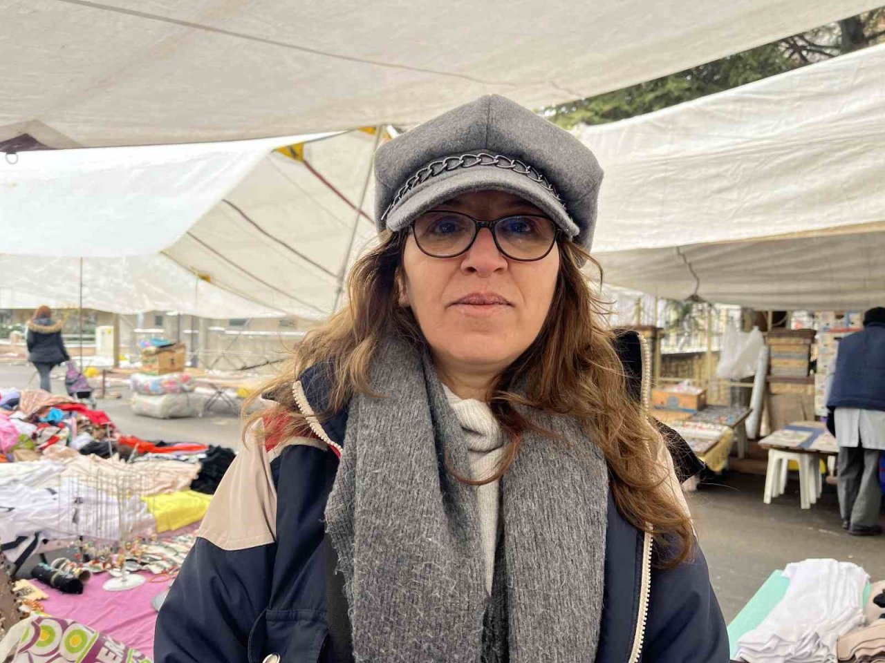 Pazarcı kadınlar deprem bölgesine yardım göndermek için bir araya geldi