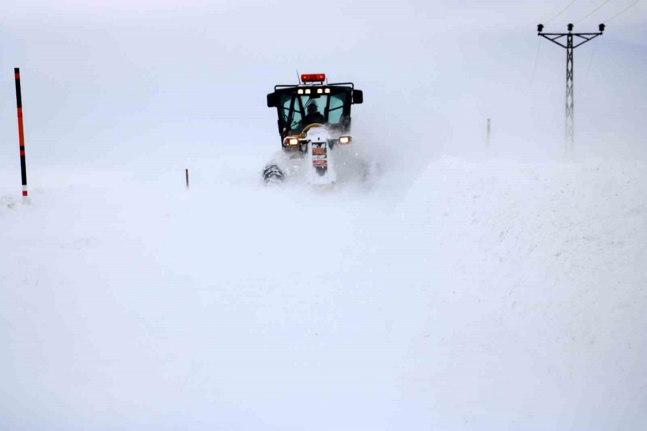 Sivas’ta 482 köy yolu ulaşıma kapandı