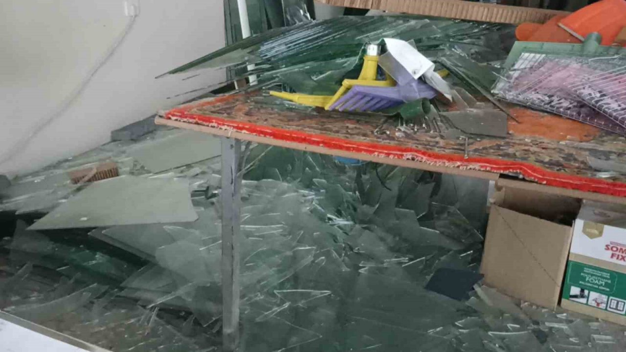 Sivas’ta deprem güvenlik kamerasına yansıdı