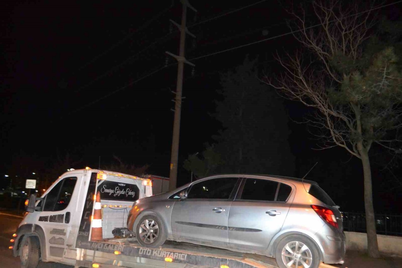 Ayakta duramayan alkollü sürücüden ilginç sözler: "Bu bana mı özel, durun az birini arayacağım"