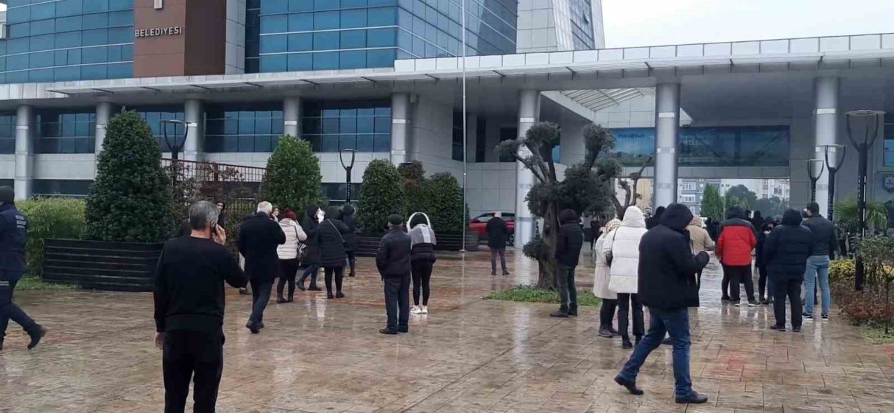 Belediyede deprem paniği