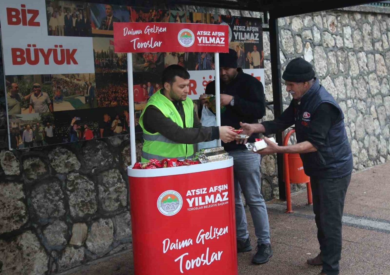 Toroslar Belediyesi depremden etkilenen vatandaşların yanında