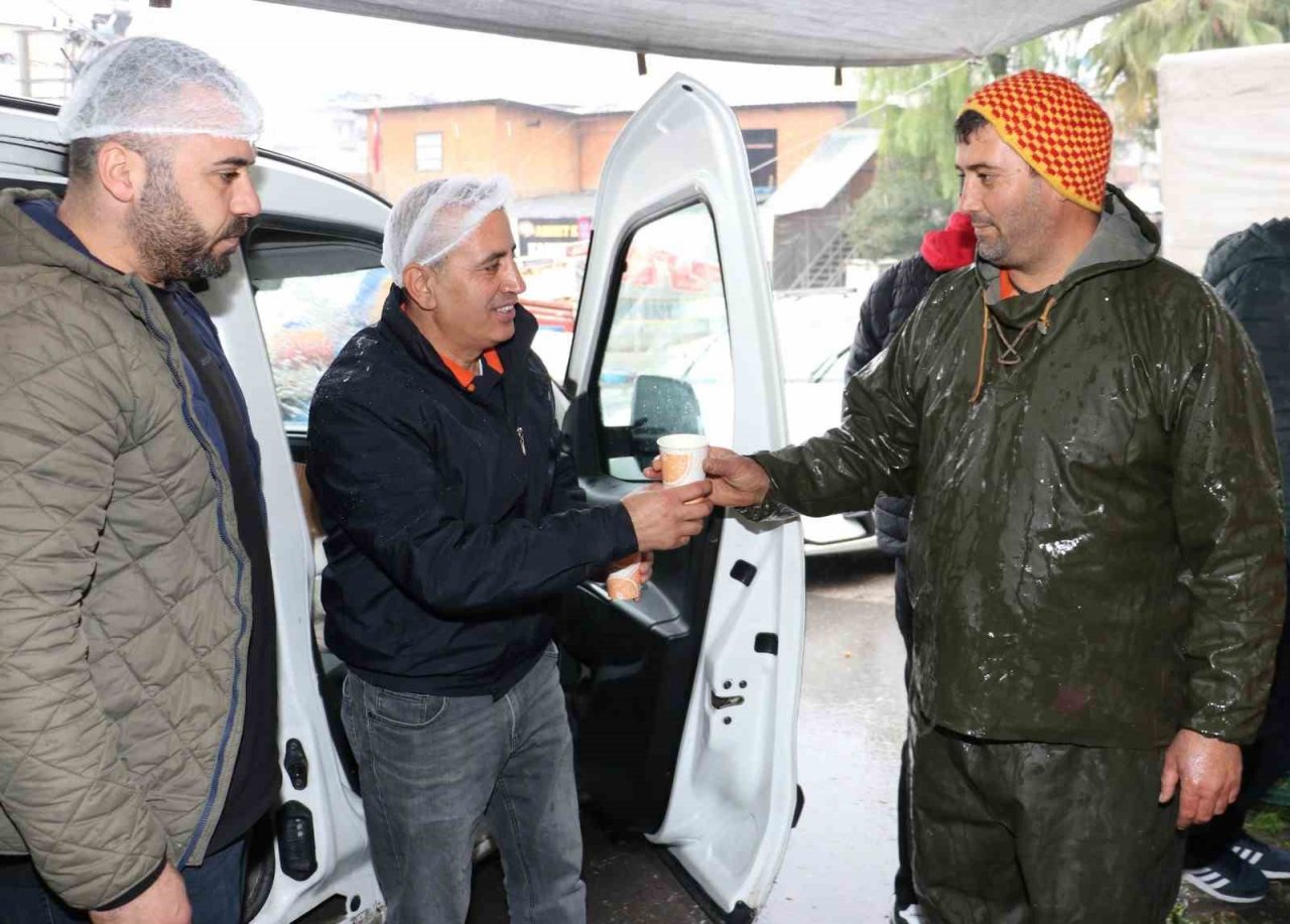 Toroslar Belediyesi depremden etkilenen vatandaşların yanında