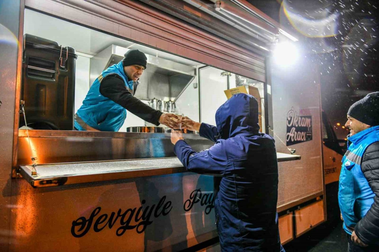 Kışla mücadele çalışmalarında Esenyurt’ta 740 personel görevlendirildi