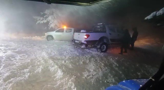 Fırtınada mahsur kalan 16 vatandaş ekiplerce kurtarıldı