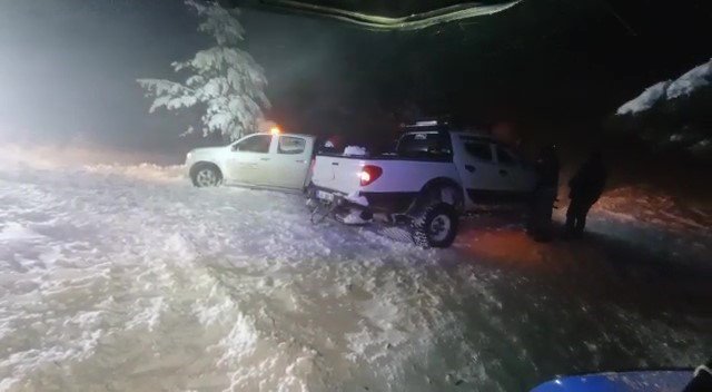 Fırtınada mahsur kalan 16 vatandaş ekiplerce kurtarıldı