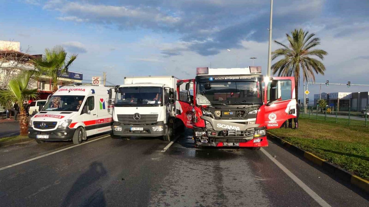 Depremzedelere yardıma giden itfaiye aracı, Manavgat’ta kaza yaptı: 1 ölü, 3 yaralı