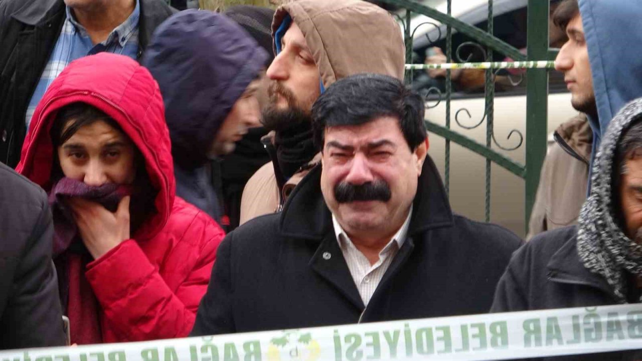 8 katlı binanın enkazından 1’i engelli 3 kişi kurtarıldı