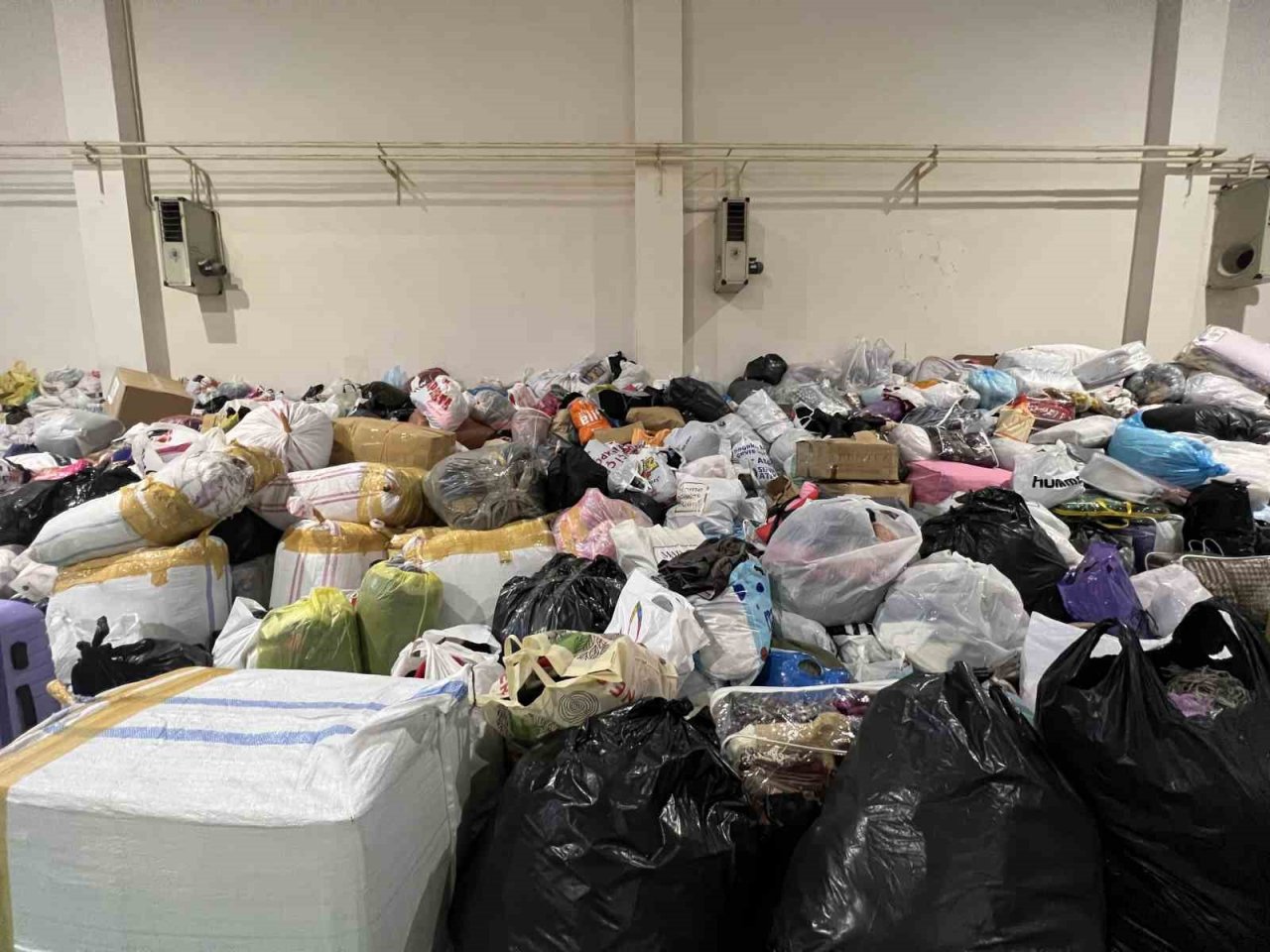 Zeytinburnulular depremzedelere yardıma koştu