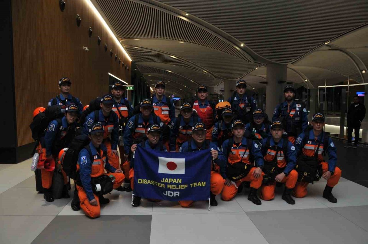 Japon arama kurtarma ekibi Türkiye’ye geldi