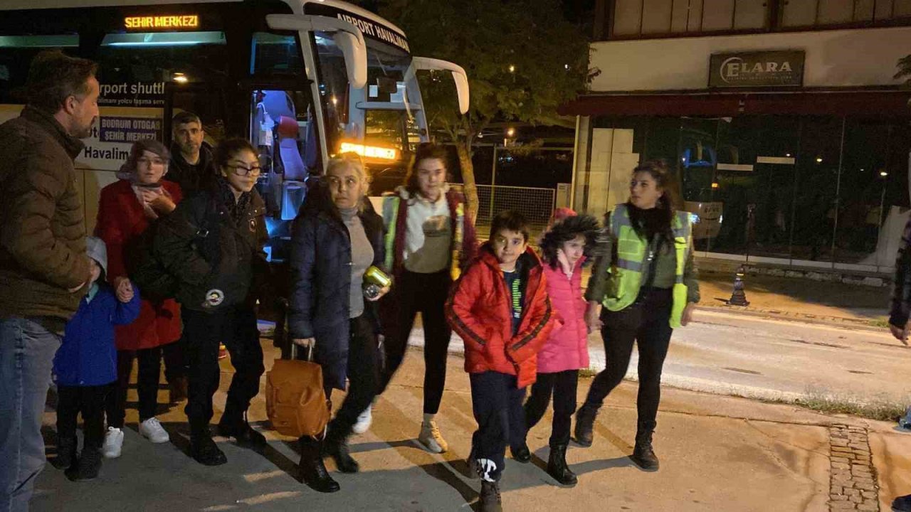 Havayolu ile Bodrum’a getirilen 112 depremzede otellere yerleştirildi