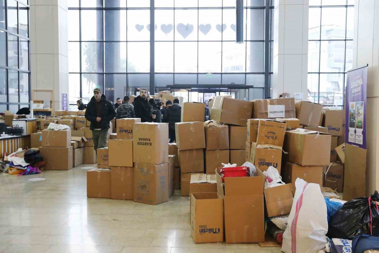 Aliağalılar, depremzedeler için seferber oldu