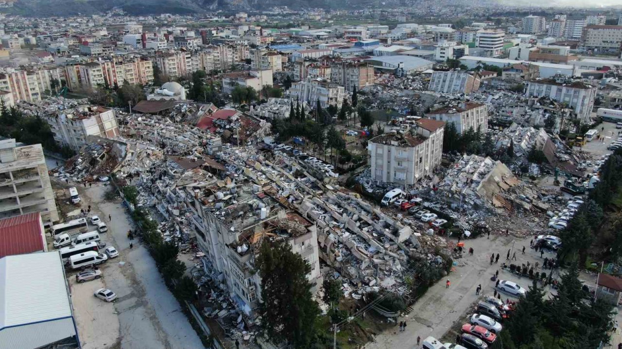 Hatay’da 600 Evler Sitesi yerle bir oldu
