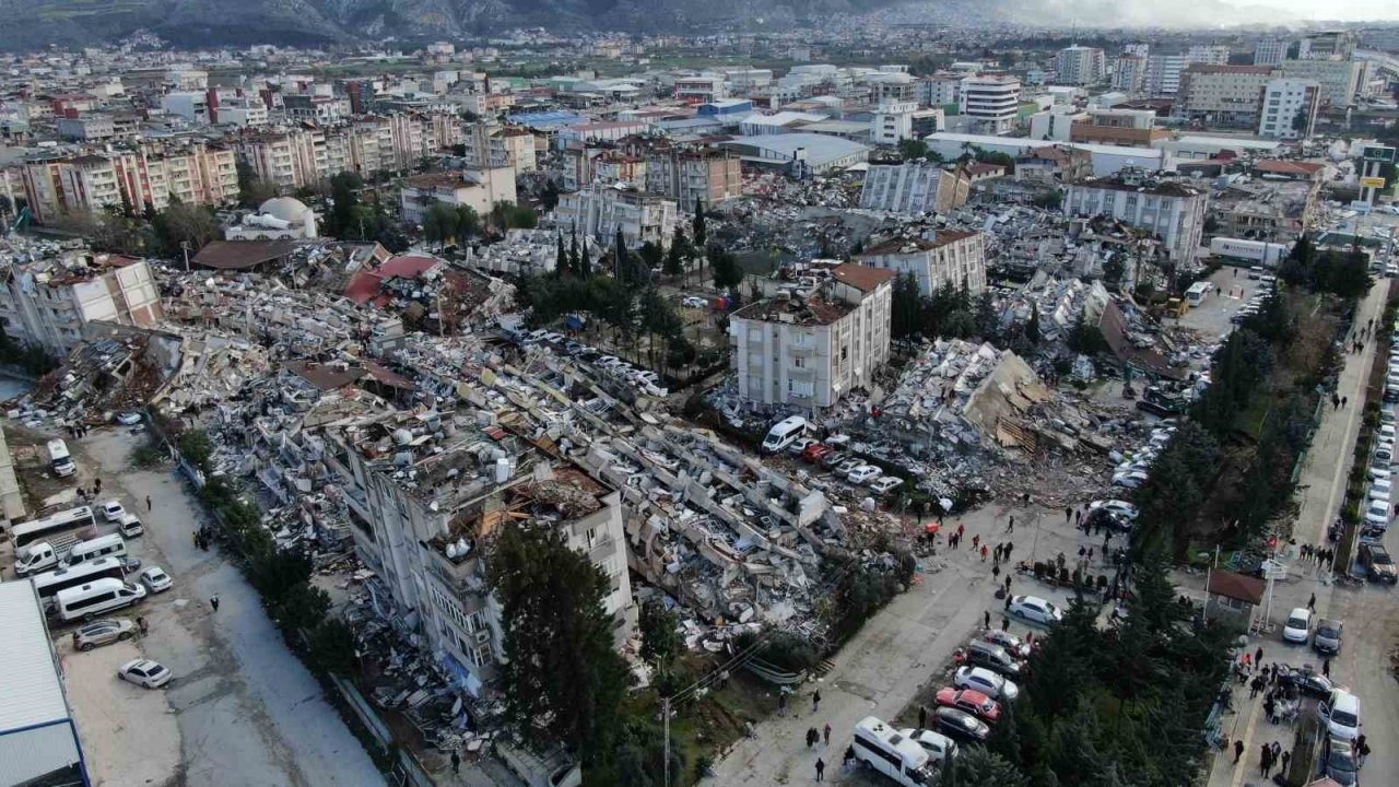 Hatay’da 600 Evler Sitesi yerle bir oldu