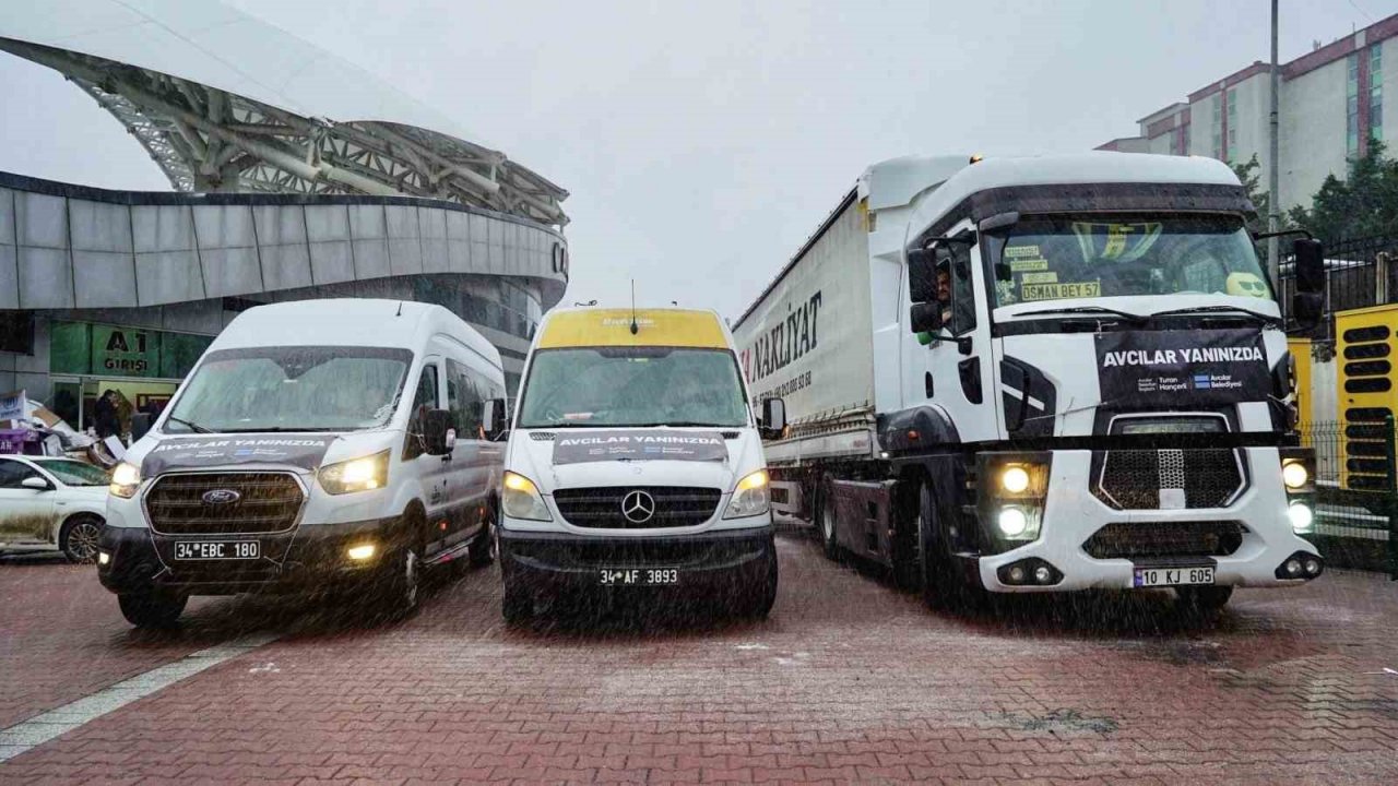 Avcılar Belediyesi yardım tırları ve iş makineleriyle afet bölgesinde