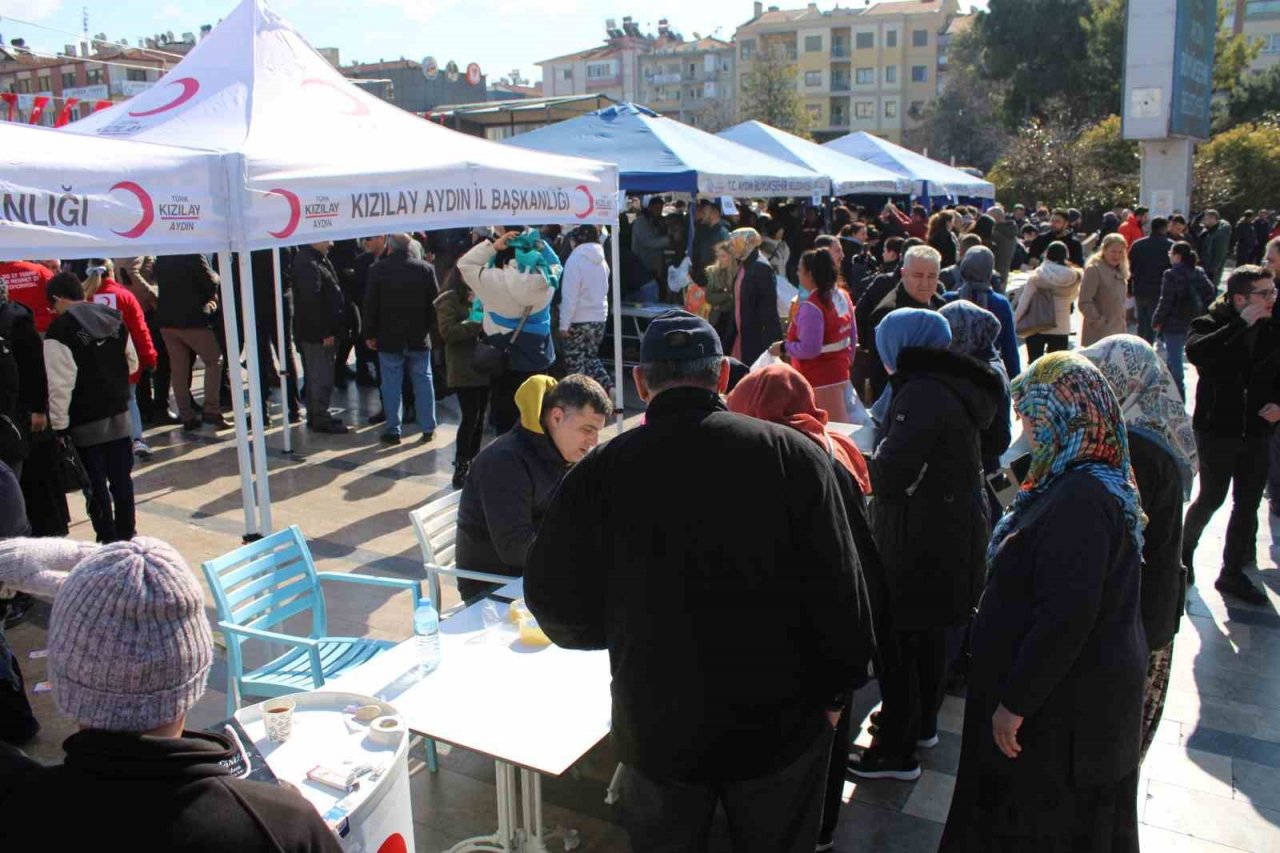 Aydınlıların depremzedeler için seferberliği devam ediyor