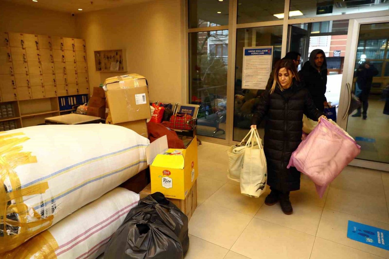 Bağcılar’da depremzedeler için yardım noktaları oluşturuldu