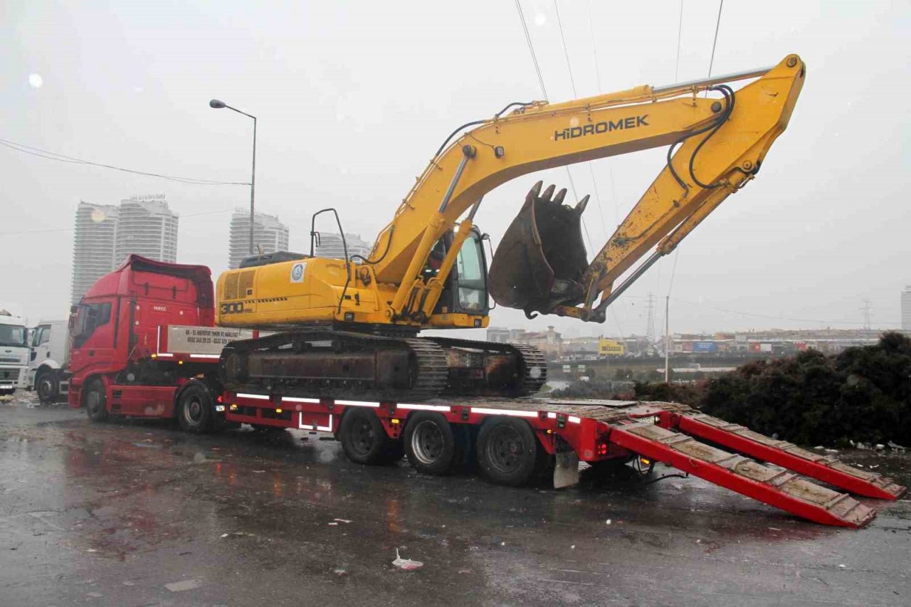 Bağcılar’da depremzedeler için yardım noktaları oluşturuldu