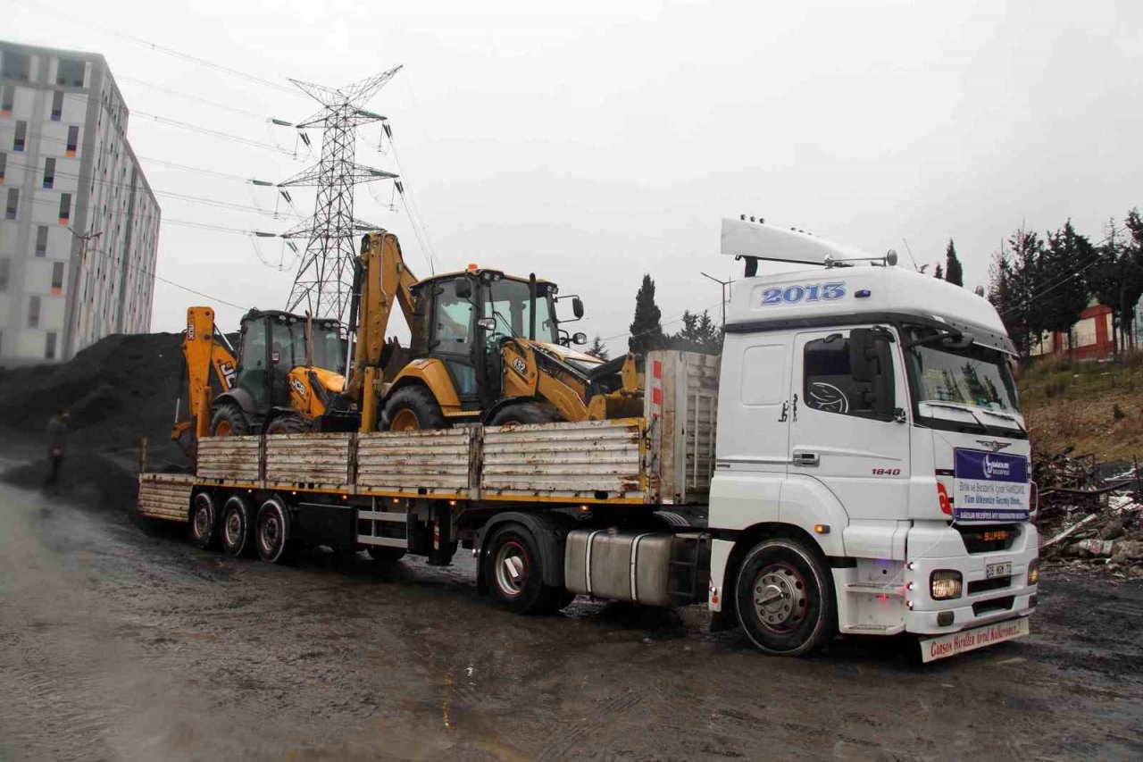 Bağcılar’da depremzedeler için yardım noktaları oluşturuldu