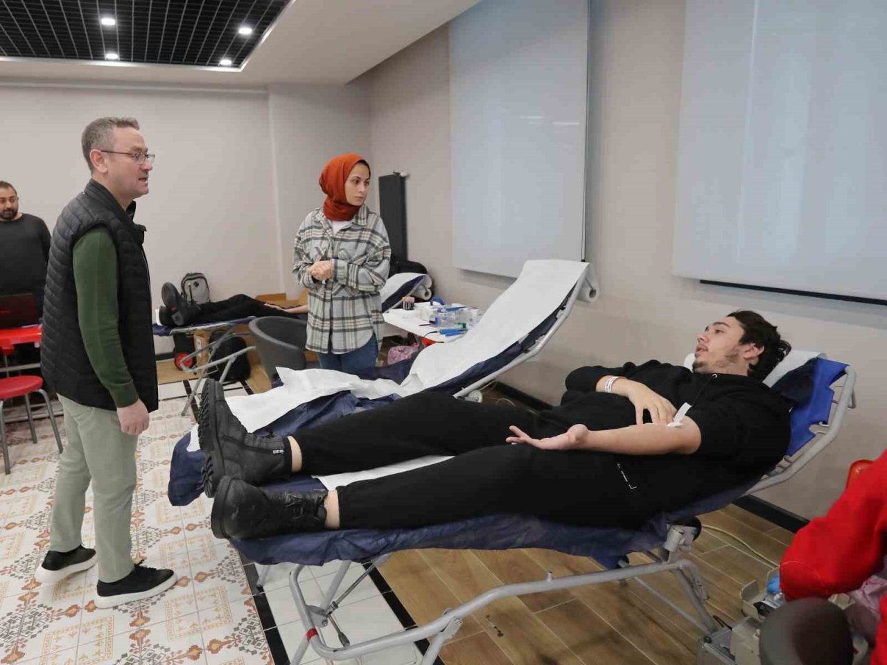 Başakşehirli, kanını afetzedeler için verdi