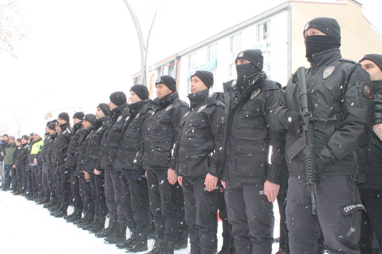 Bayburt Emniyetinden destek gecikmedi: 55 polis deprem bölgesine uğurlandı