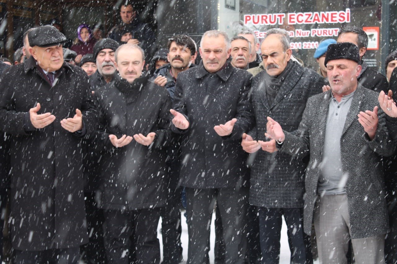 Bayburtlu 10 yaşındaki Muhammet Emin biriktirdiği parasıyla altın aldı altını da Kahramanmaraş’a gönderdi